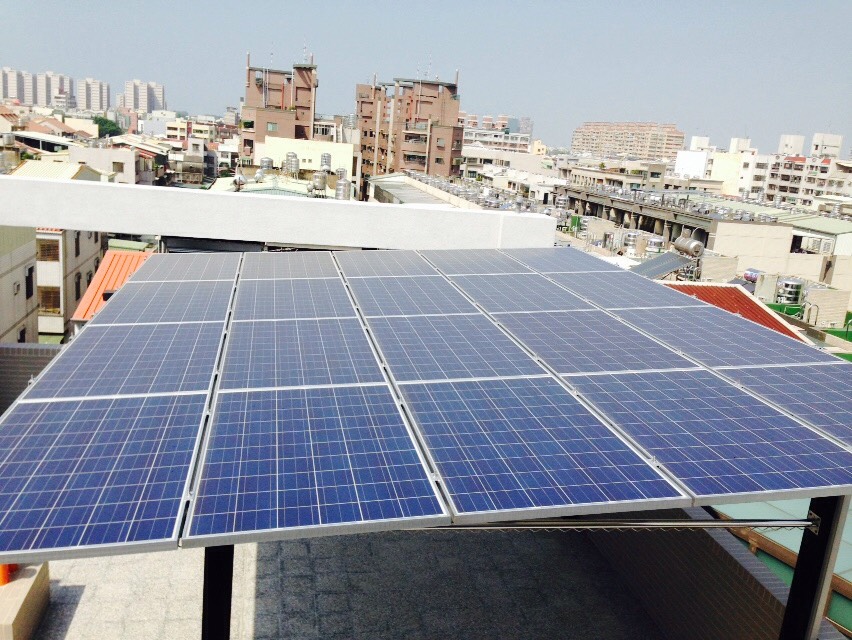 完工-屋頂太陽能板照片