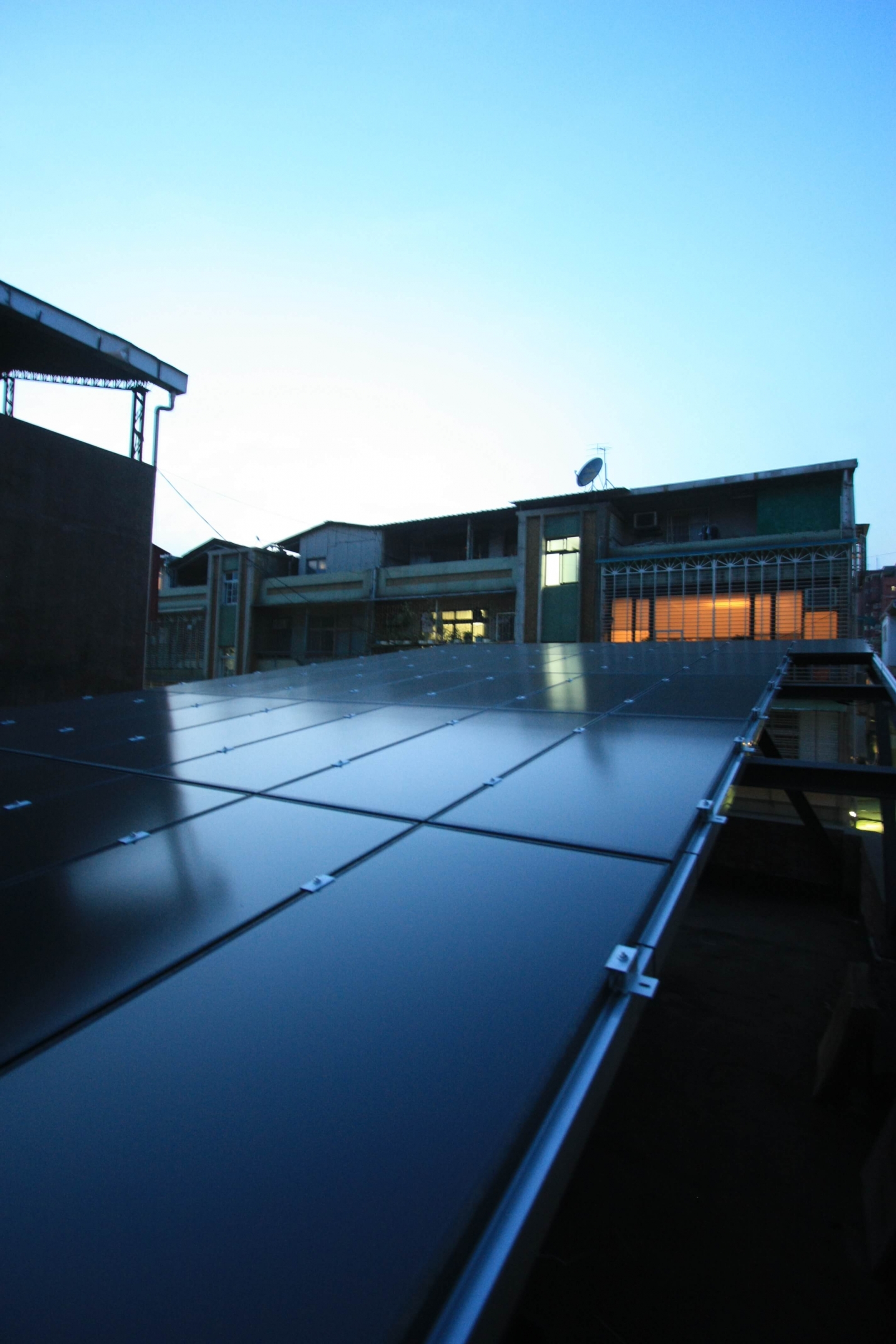 太陽能發電系統完工!
